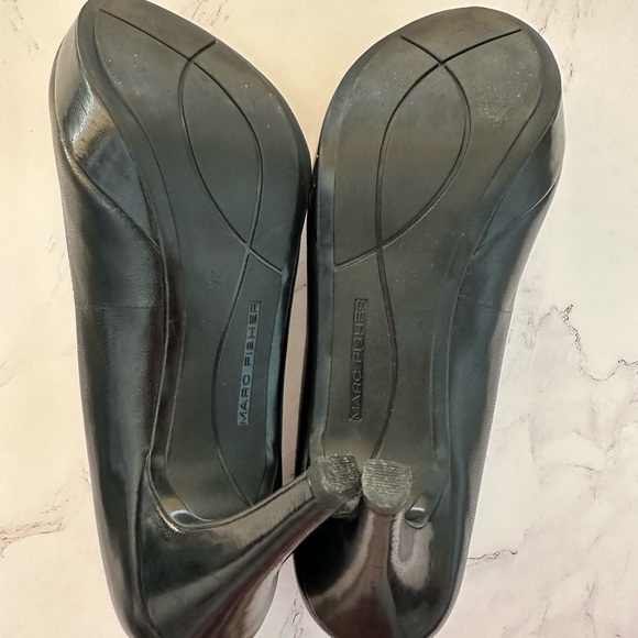 MARC FISHER Black Platform Pump Size 7M - Picture 6 of 7